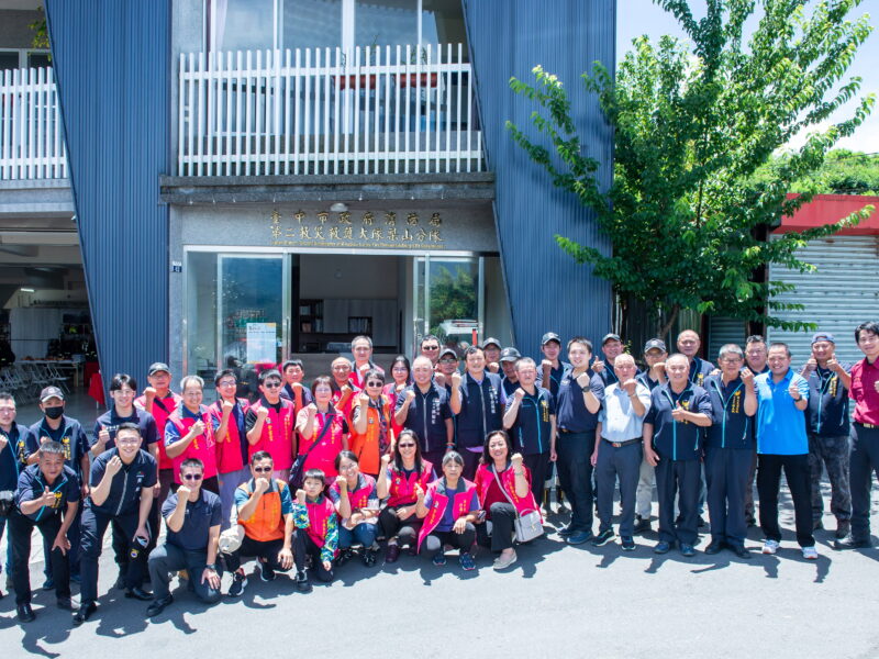 圖 紫雲宮捐贈梨山義消防煙面罩大合照 記者王偉翻攝