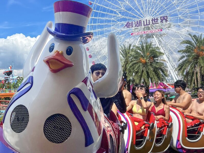 圖文：劍湖山世界水陸一票暢玩模式只到8月底！民眾抓緊時間體驗一票玩雙園。