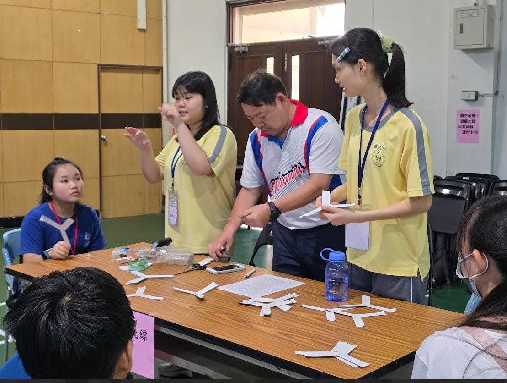 圖文:大里高中舉辦「2025創意實作暨科普闖關競賽營」展現科學教育新能量。