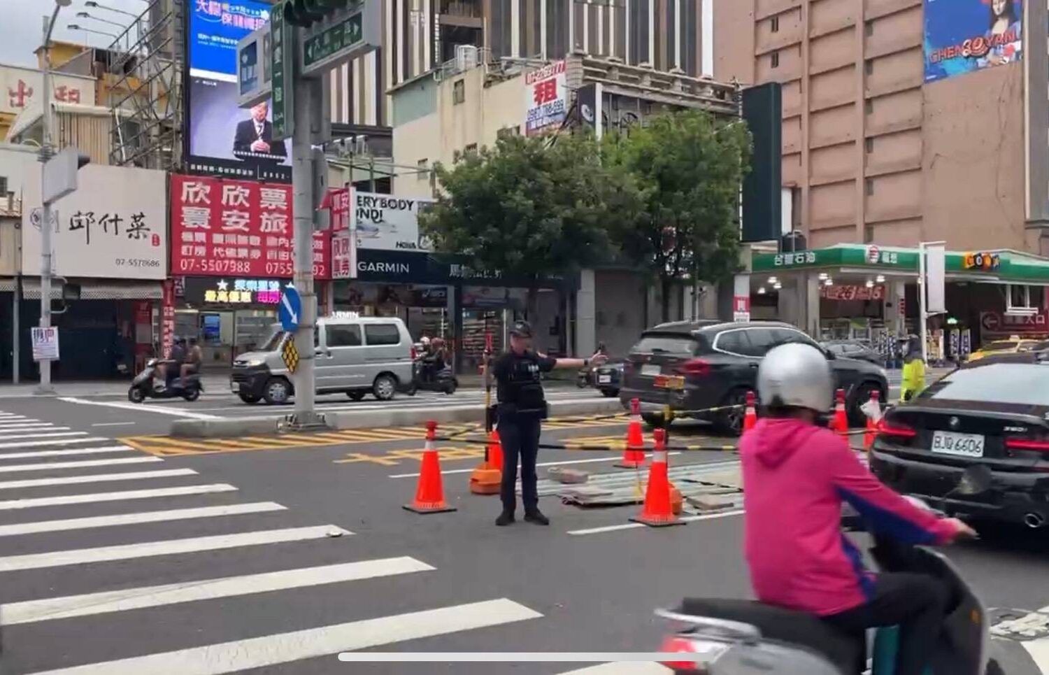 大順博愛路口雨水管與側連通管錯位致下陷   水利局緊急維修預計3天完工