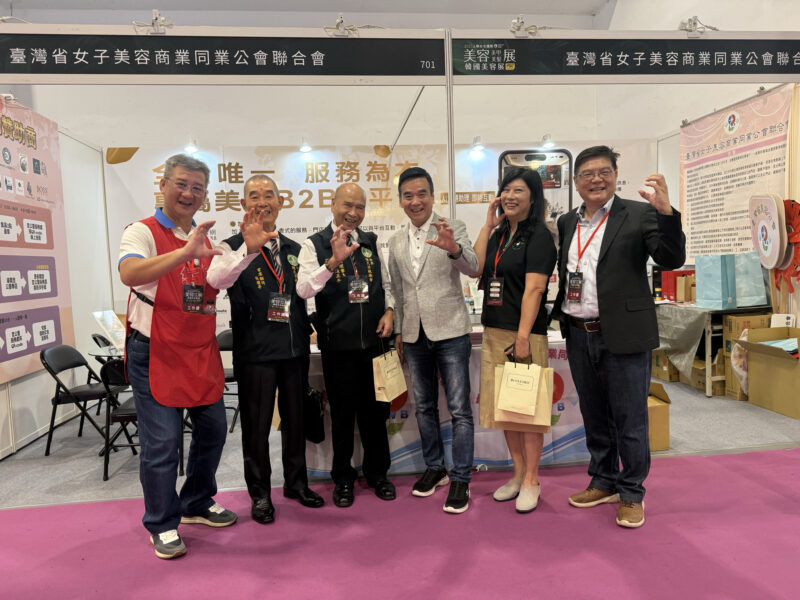 圖文：世界陳姓總會顧問陳文健/首席顧問張禮亭/副理事長陳正平/前不分區立委車宜靜顧問/歐思佛生技創辦人牛津博士陳耀寬教授。