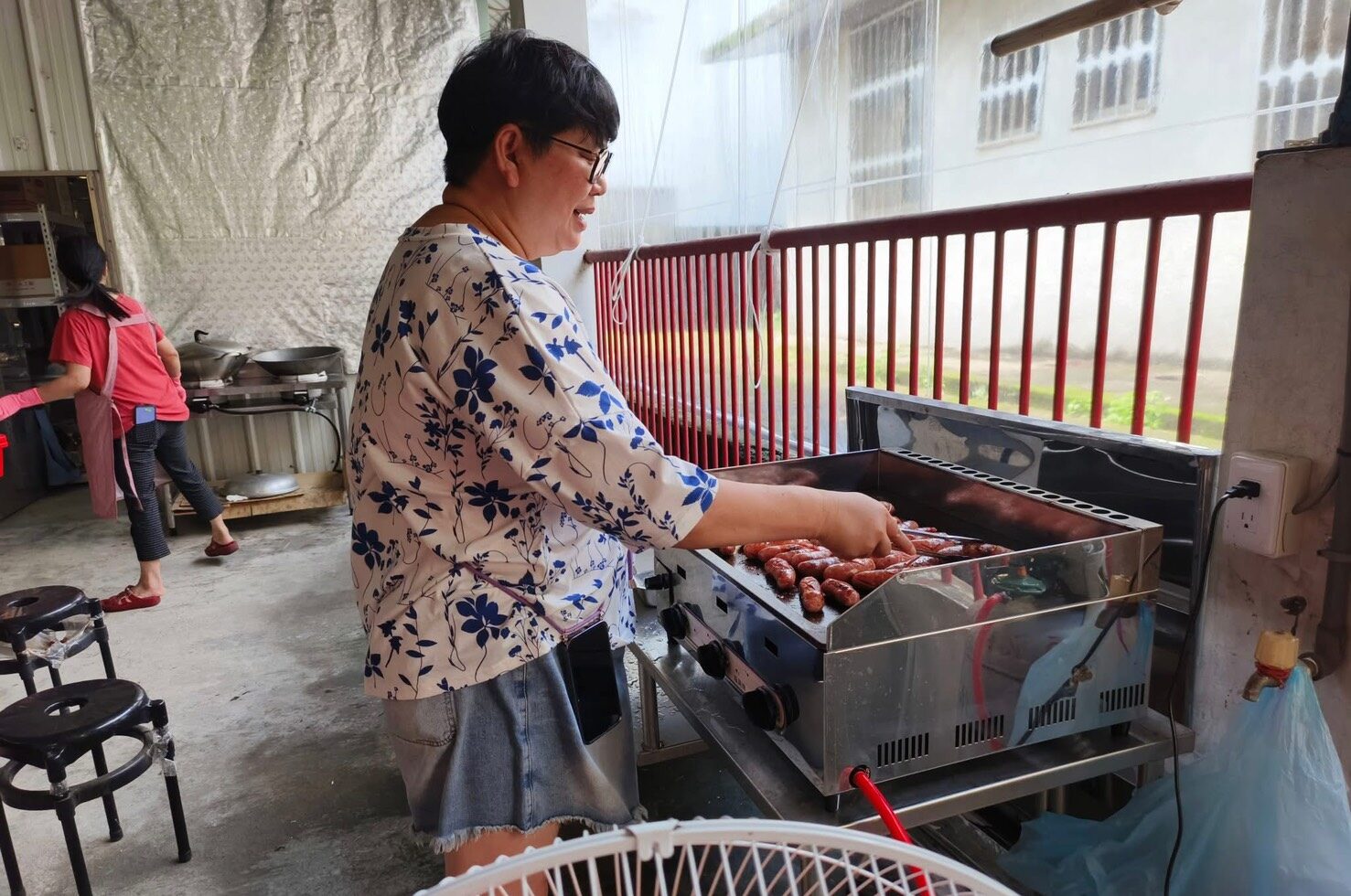 圖 次日活動中心烹煮食材畫面 記者王偉翻攝