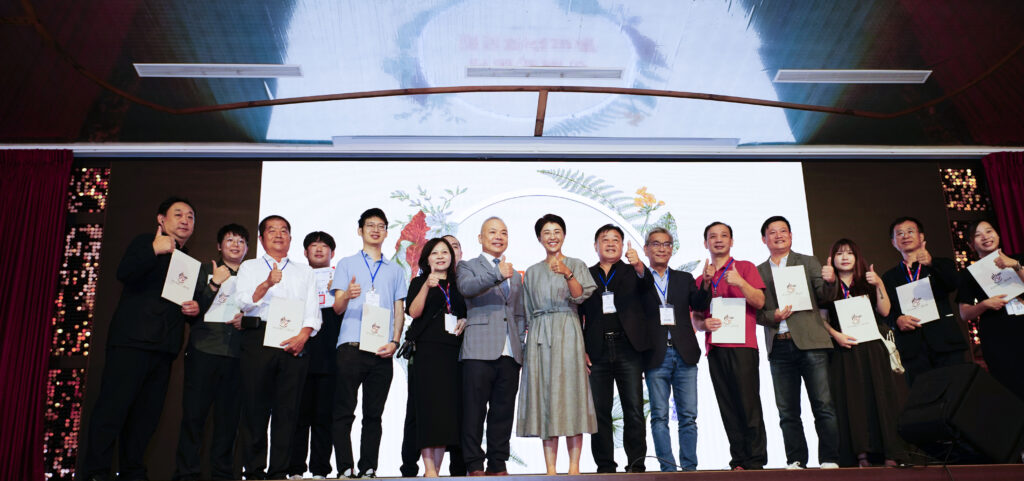圖文:南投縣觀光工廠協會理事長交接半山夢工廠創辦人吳宜叡接棒拚南投深度旅遊。