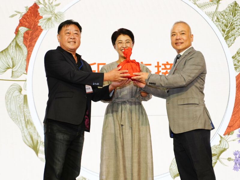 圖文:南投縣觀光工廠協會理事長交接半山夢工廠創辦人吳宜叡接棒拚南投深度旅遊。