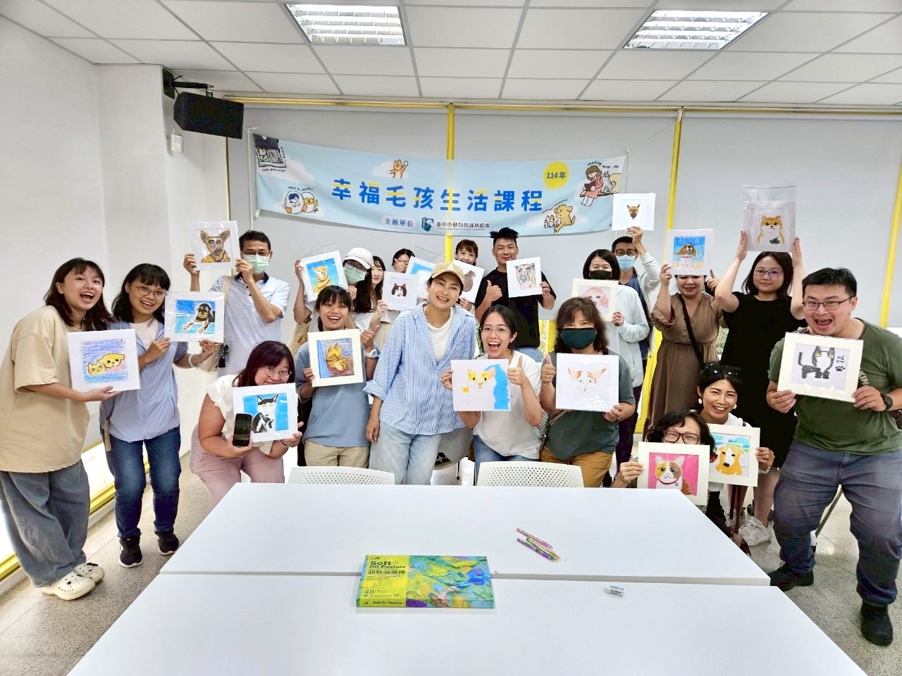 圖 毛孩變主角-蠟筆描繪出專屬毛寶貝的可愛瞬間 記者王偉翻攝