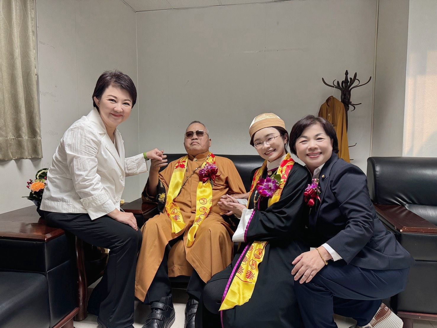 圖 盧市長及楊立委與混元禪師合照紀念 記者王偉翻攝
