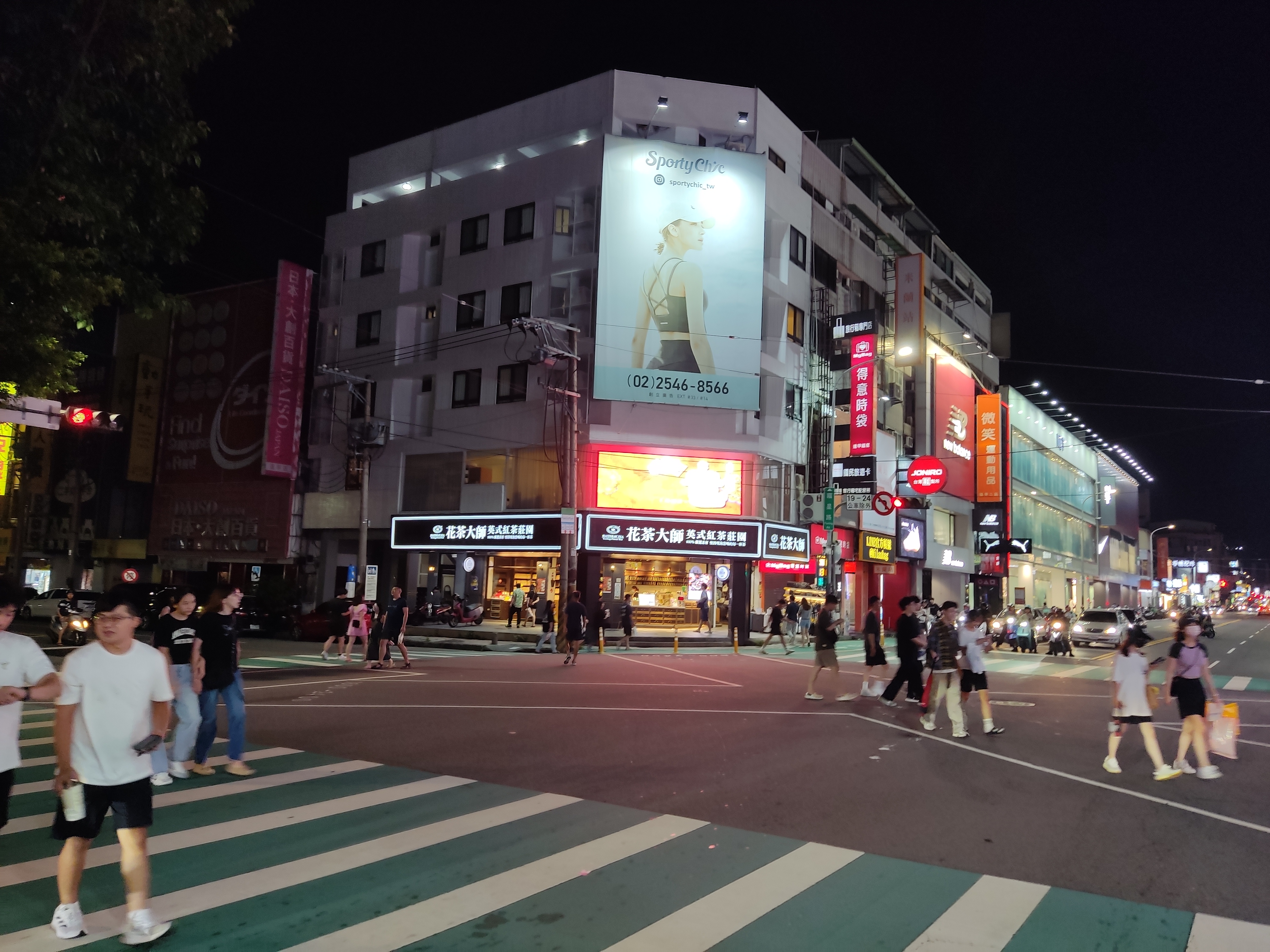 圖 逢甲商圈人流高-市府設置行人專用時相讓遊客逛街更安心 記者王偉翻攝