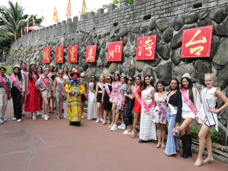 圖文：台南「台灣萬里長城」中秋連假 穿越古今扮裝、登高望遠樂無窮。