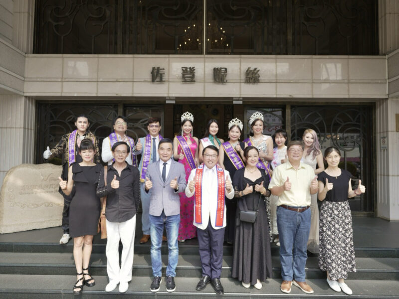 圖文：陳政治主席團主席中許安毅活動主席右徐郁善選美主席左ㄧ陳耀寬美學主席右⼆。