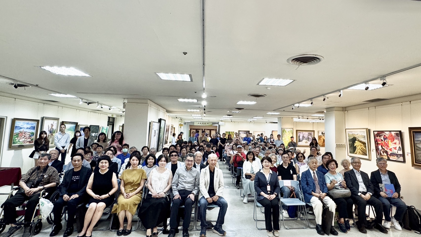 圖 全國油畫展開幕大合照 記者王偉翻攝