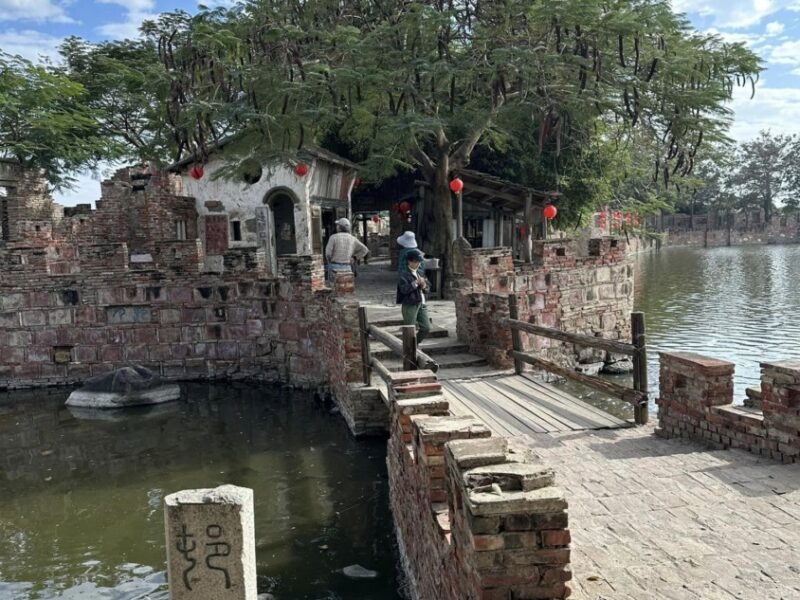 圖文：台南學甲老塘湖藝術村928連假 匡乙手指油畫創舊大師  展出近年新作真跡。