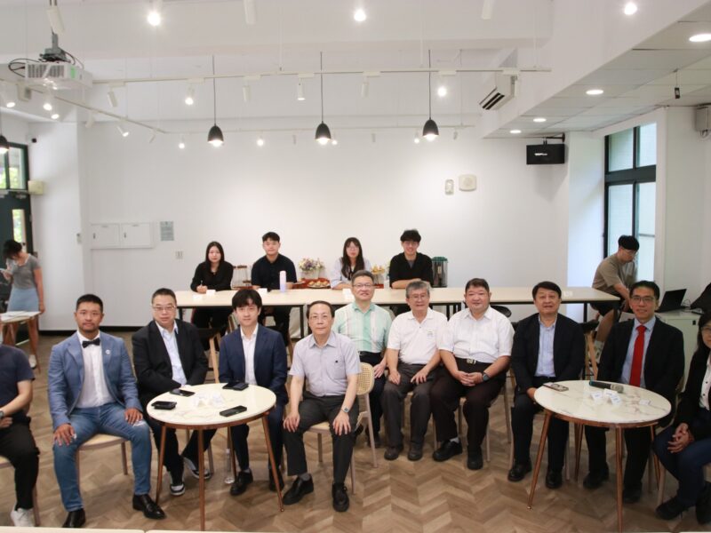 高雄大學法學院「Lawyuan Café」揭牌  企業捐助打造50人容量交誼空間