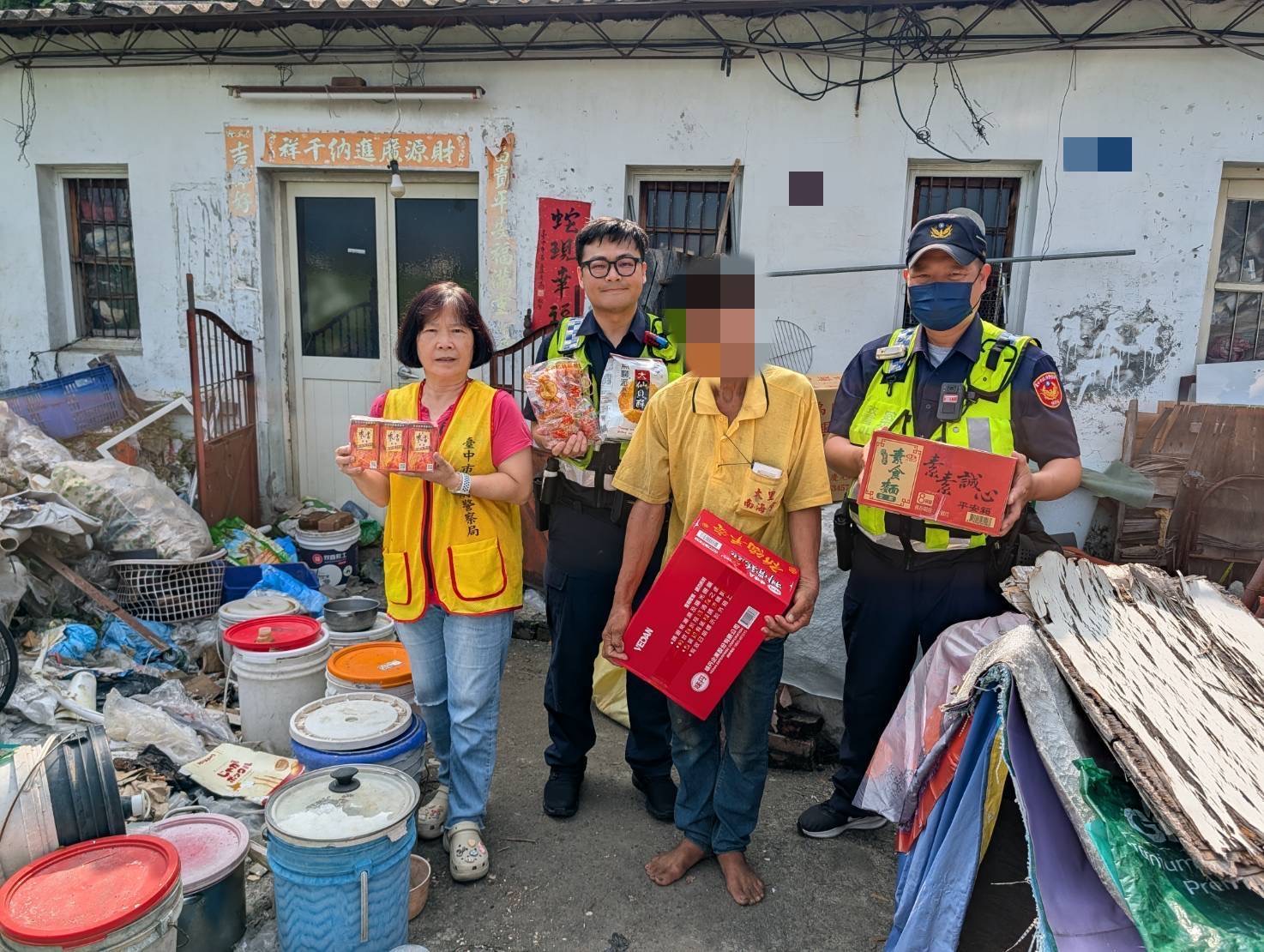 神明也按讚！烏日警攜手宮廟送物資　弱勢家庭直呼「揪甘心」