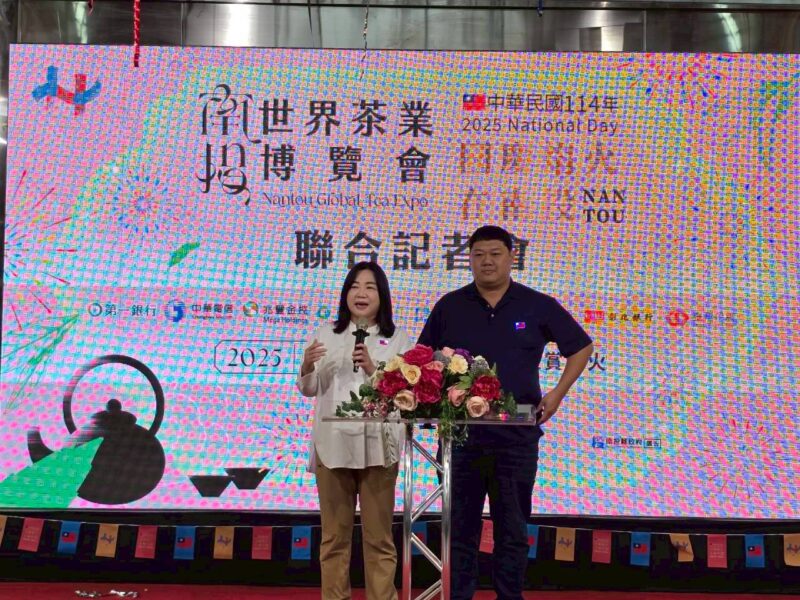 圖文：｢舌來運轉」逛茶博 國慶焰火在南投記者會開跑。