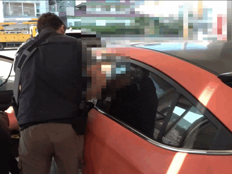 圖文：中市刑大逮獲販毒  加油站卡關遭逮捕。