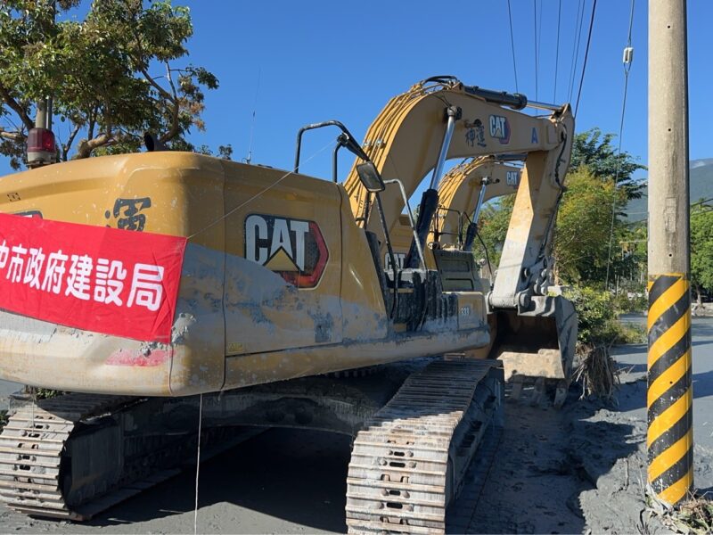 圖 中市建設局重機具投入災區 記者王偉翻攝