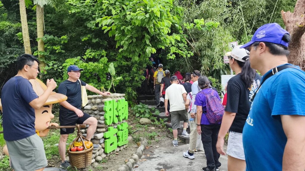 圖 健行活動出發 記者王偉翻攝