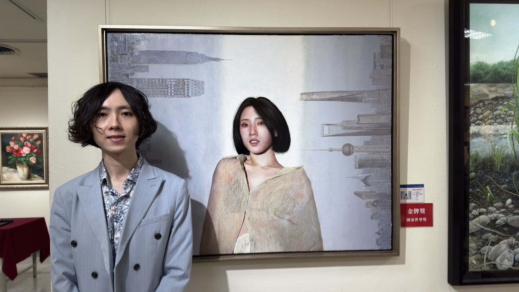 圖 第49屆全國油畫展金牌獎得主熊紹鈞與得獎作品-夾縫之間的希望 記者王偉翻攝