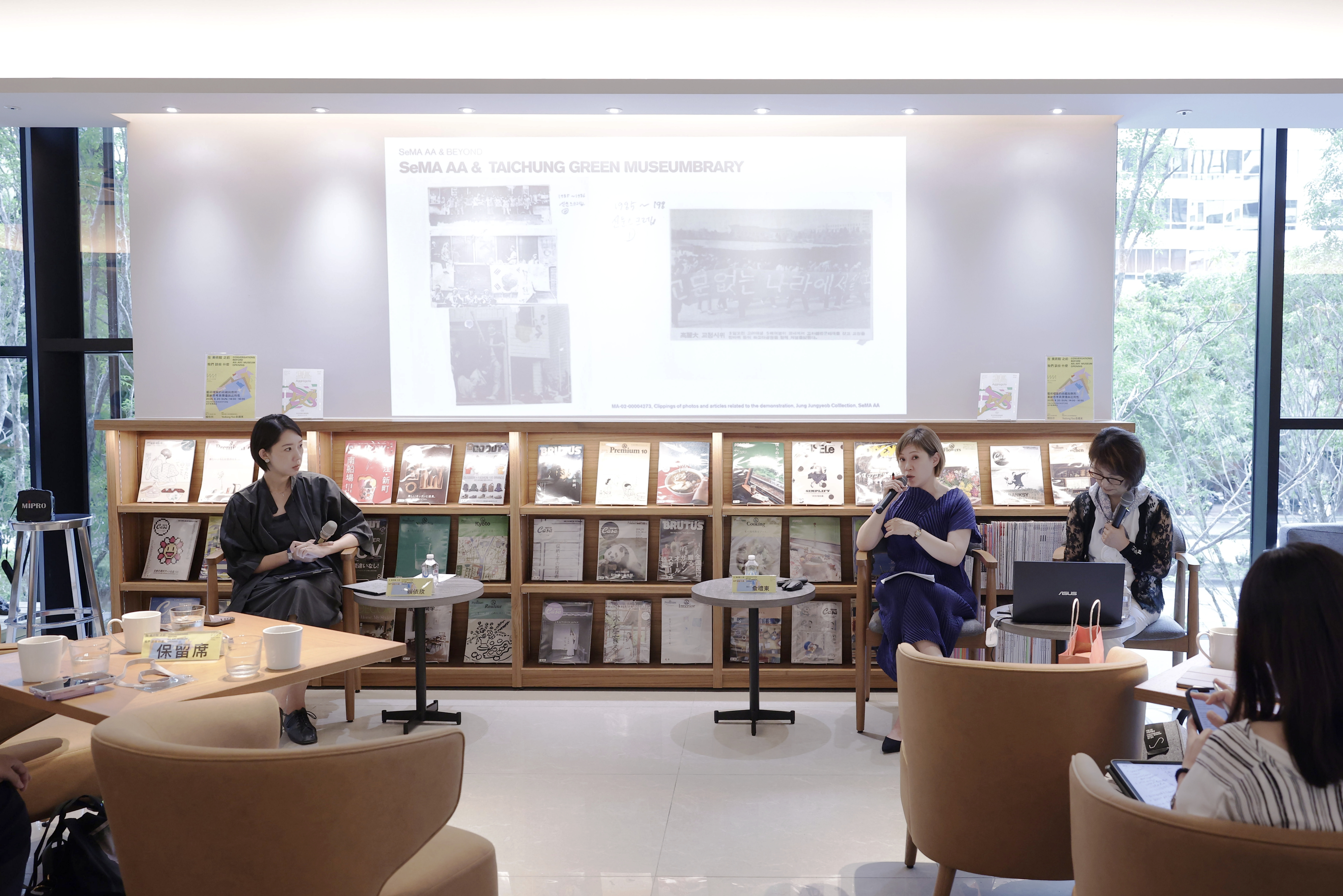 圖 講者策展人兪禮東-yedong-yoo-主持人及賴依欣館長與現場觀眾進行qa環節-圖片來源-臺中市立美術館 記者王偉翻攝