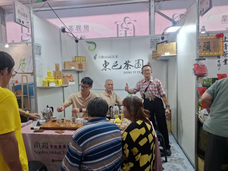 圖文：茶博會馬拉桑野餐趣 千人共享南投特色美食。