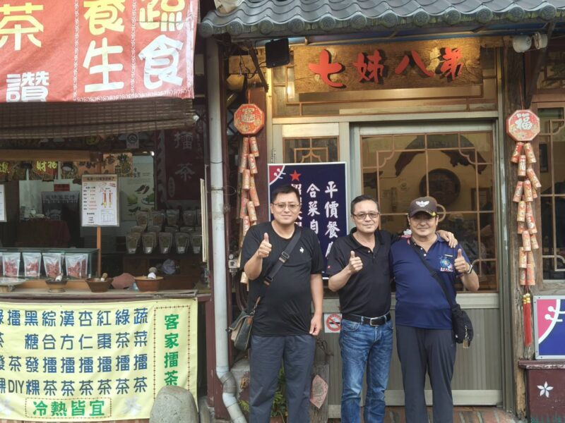 圖文:七姊八弟山城小店獲網路五星好評 饕客絡繹不絕。