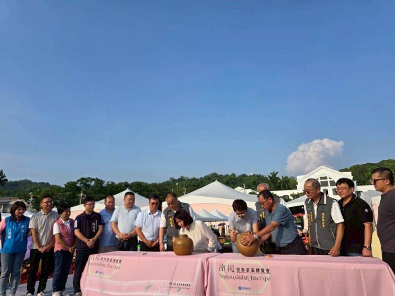 圖文：茶2025南投世界茶業博覽會閉幕式 千人手搖飲。