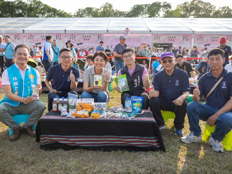 圖文：茶博會馬拉桑野餐趣 千人共享南投特色美食。