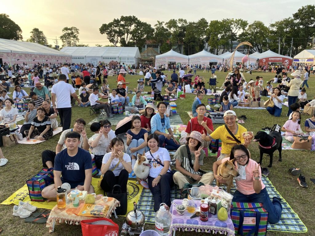 圖文：茶博會馬拉桑野餐趣 千人共享南投特色美食。