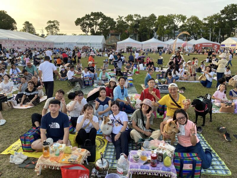 圖文：茶博會馬拉桑野餐趣 千人共享南投特色美食。