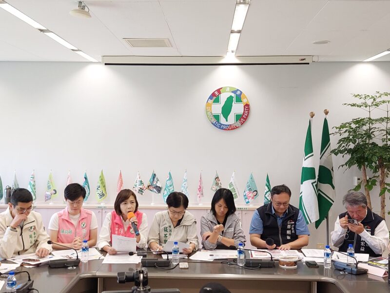 圖文:中市非洲豬瘟效應 中市府無能 掩埋廚餘一團亂 動搖市民信任。