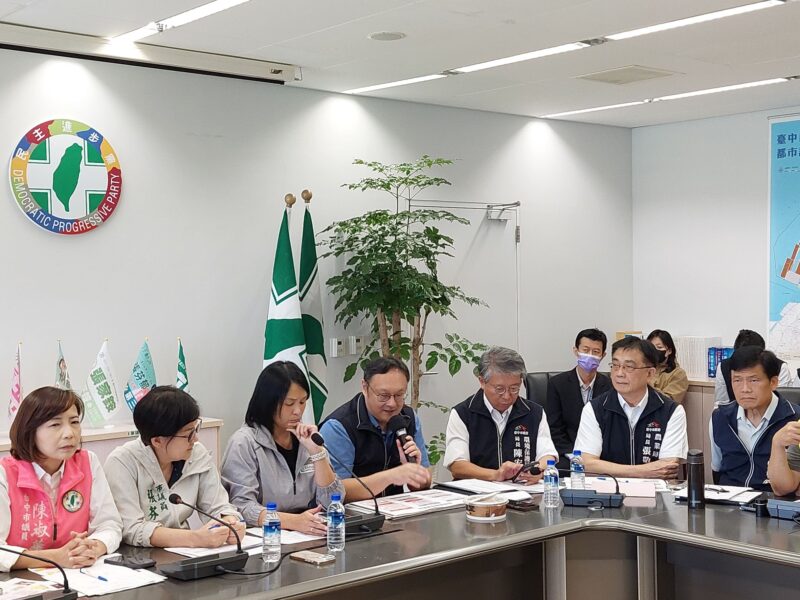 圖文:中市非洲豬瘟效應 中市府無能 掩埋廚餘一團亂 動搖市民信任。