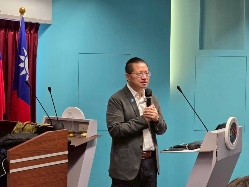 圖文:白沙屯媽祖首度駐駕加持痛苦歌王 81歲高齡挑戰金氏世界紀錄2天唱3場。