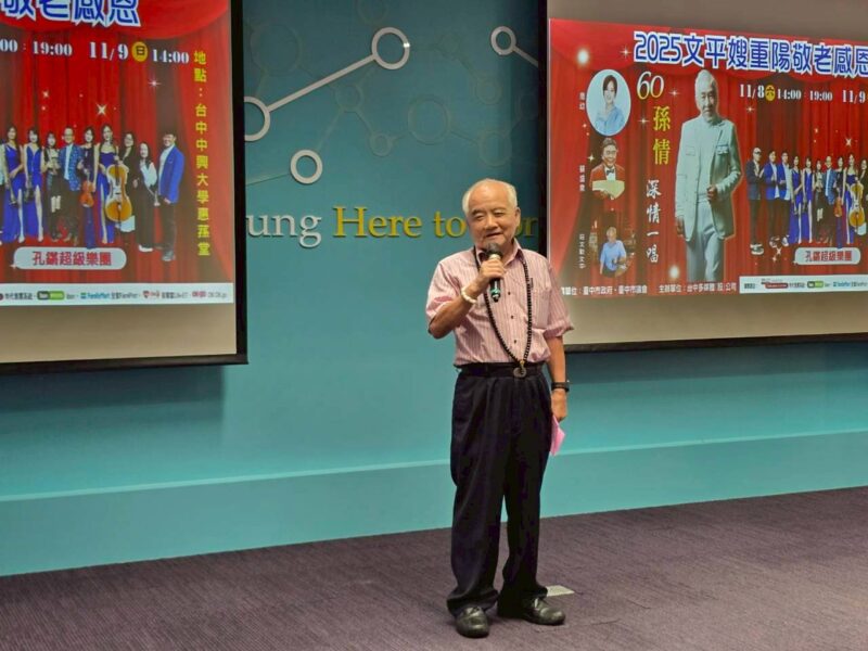 圖文:白沙屯媽祖首度駐駕加持痛苦歌王 81歲高齡挑戰金氏世界紀錄2天唱3場。