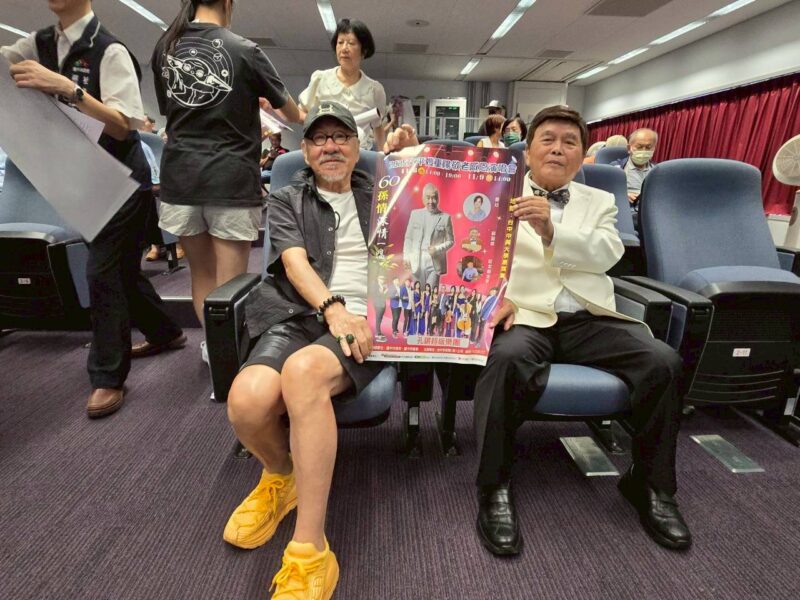 圖文:白沙屯媽祖首度駐駕加持痛苦歌王 81歲高齡挑戰金氏世界紀錄2天唱3場。