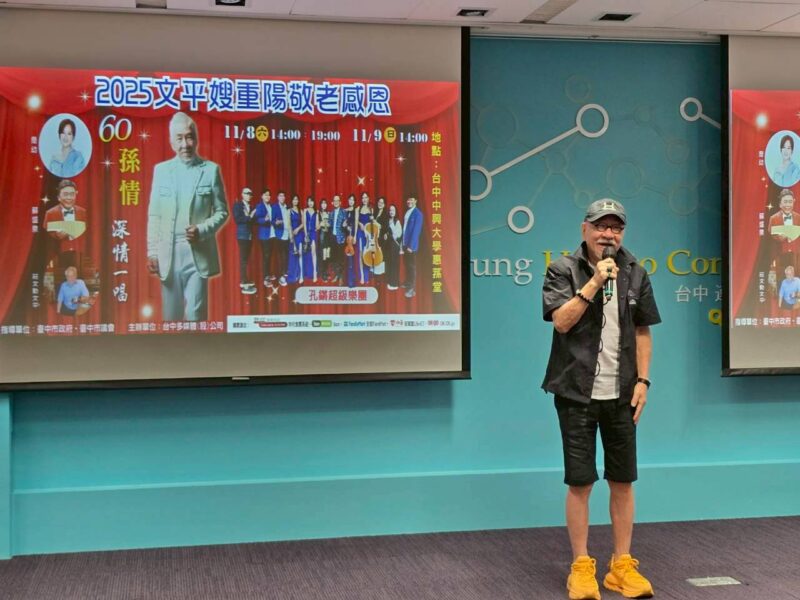 圖文:白沙屯媽祖首度駐駕加持痛苦歌王 81歲高齡挑戰金氏世界紀錄2天唱3場。