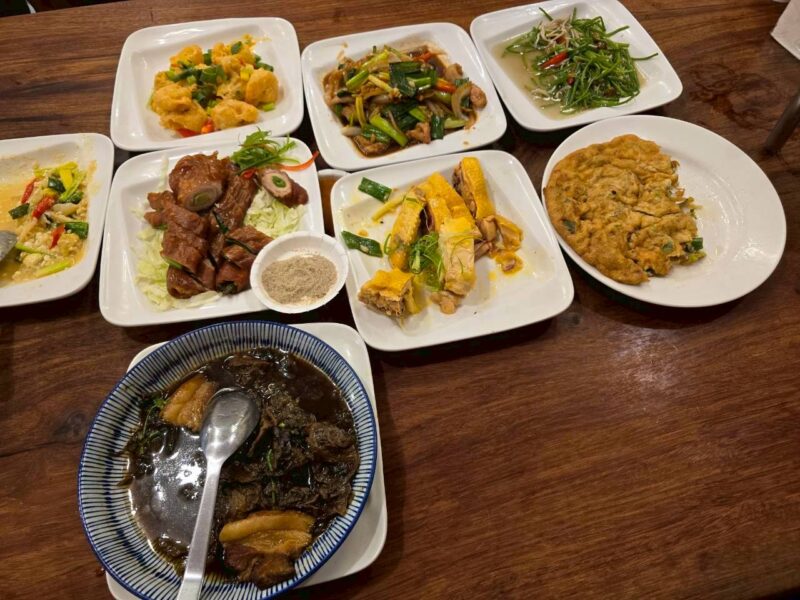 圖文:七姊八弟山城小店獲網路五星好評 饕客絡繹不絕。
