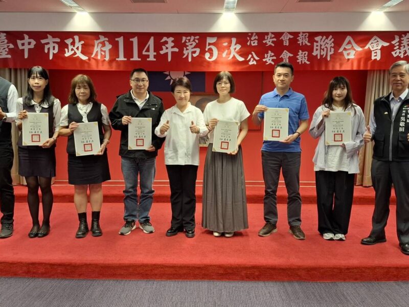圖文：中市警局多方阻詐零死角 打詐超人守護市民財產安全。
