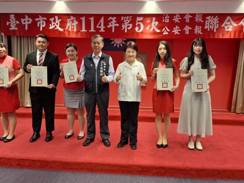 圖文：中市警局多方阻詐零死角 打詐超人守護市民財產安全。
