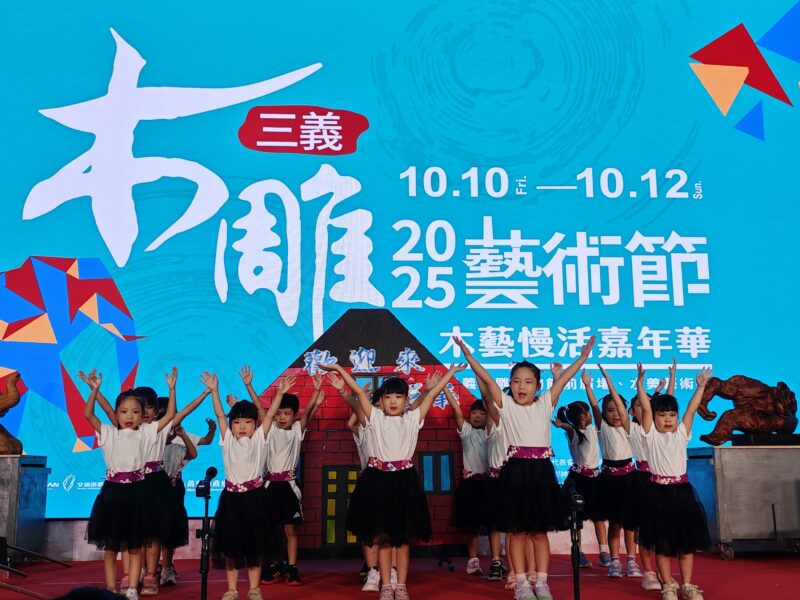 圖文：三義名人幼兒園演出「客家農趣」。