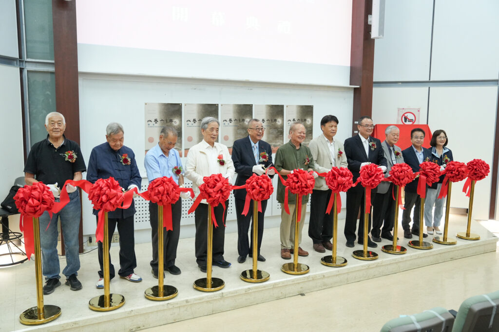 圖 -水墨展開幕式-文化局副局長曾能汀及多位教育界-藝術界貴賓與會剪綵 記者王偉翻攝
