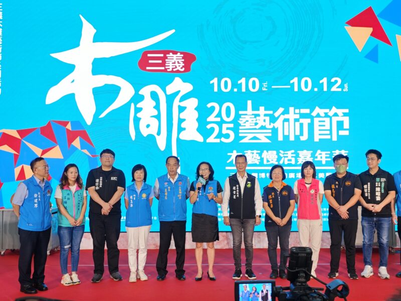 圖文：苗栗縣副縣長邱俐俐邀請大家國慶連假到三義賞木雕，逛山城。