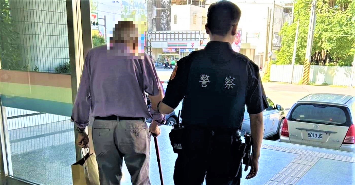 失智翁外出迷途　興安警聯繫親人載返家