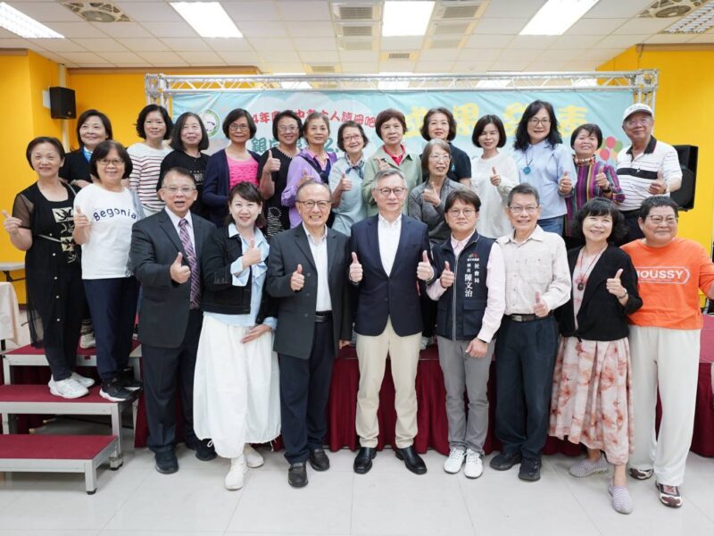 圖文：台中「銀向學習2.0」啟動  僑光科大助中高齡長者玩轉AI創意。