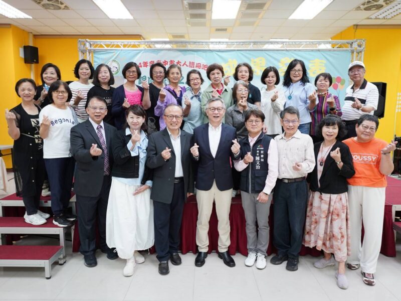圖文：台中「銀向學習2.0」啟動 僑光科大助中高齡長者玩轉AI創意。