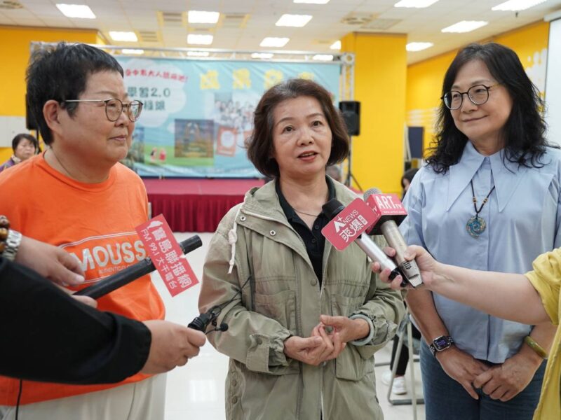 圖文：台中「銀向學習2.0」啟動  僑光科大助中高齡長者玩轉AI創意。