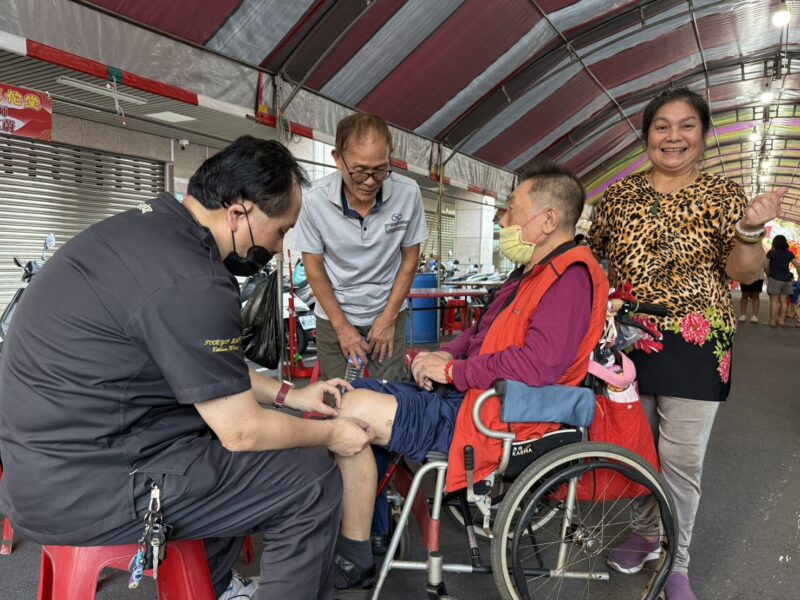 圖文:土城無極慈臨宮十週年宮慶 義相、義診、義剪三公益並行。