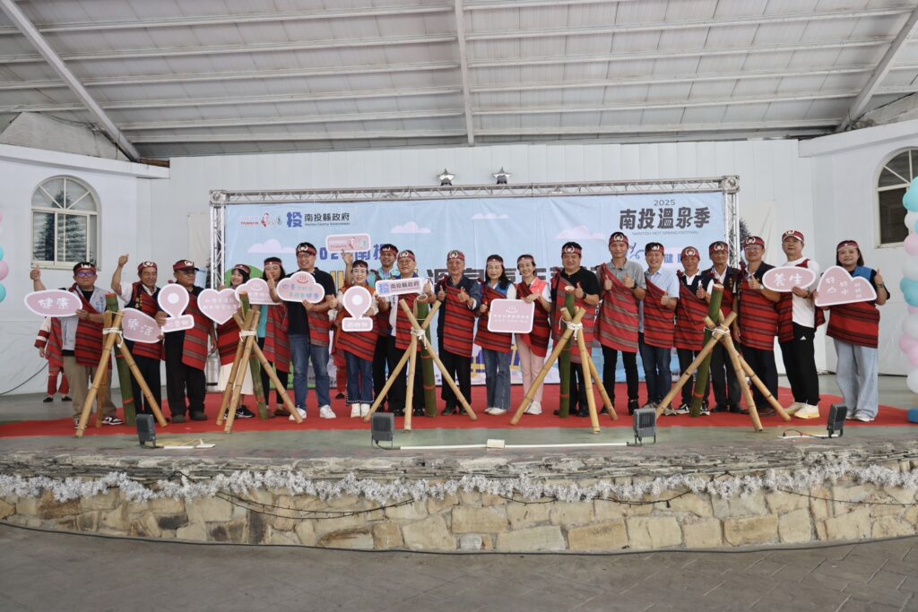 圖文:南投北港溪溫泉嘉年華開跑 縣府邀民眾來泡湯消費抽大獎。