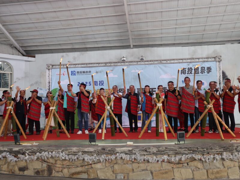 圖文:南投北港溪溫泉嘉年華開跑 縣府邀民眾來泡湯消費抽大獎。