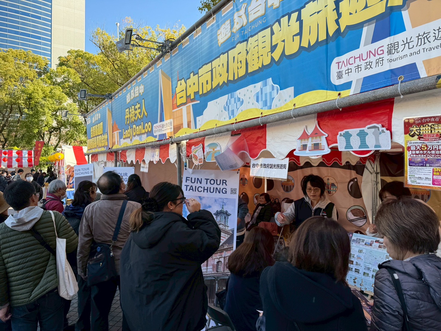 圖 名古屋台中夜市活動現場人潮絡繹不絕 記者王偉翻攝