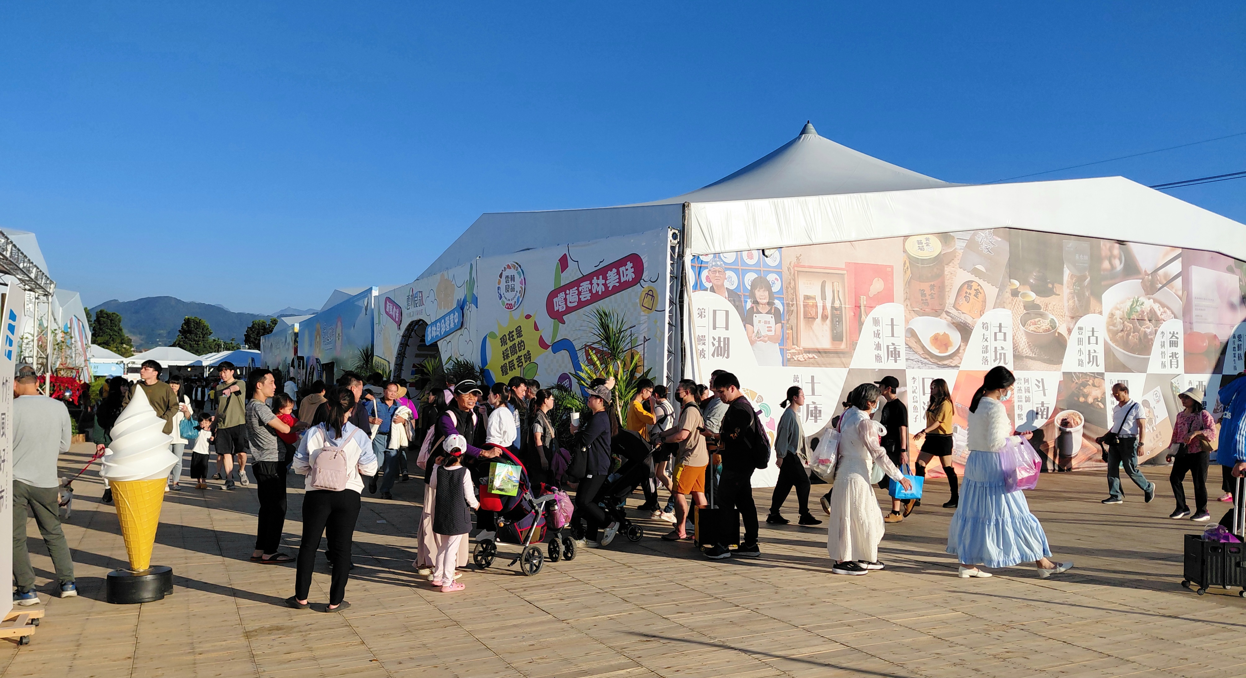 圖 現場人潮絡繹不絕 記者王偉翻攝